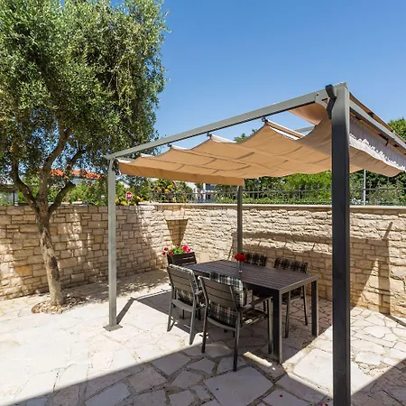 Helles Nur 250 Meter Zum Mit Meerblick, Pool, Grill, Waschmaschine Apartmán *